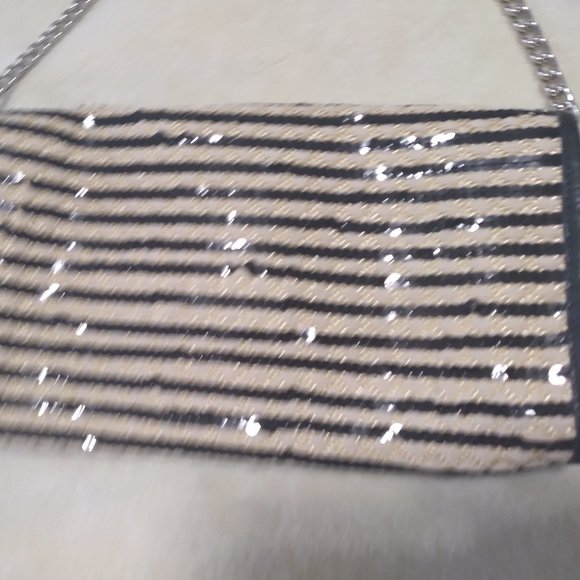 GLITTERY STRAW BLACK AND NATURAL PURSE WITH CHAIN STRAP - Picture 2 of 5